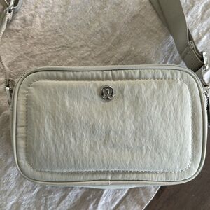 Lululemon camera crossbody bag- Like new!